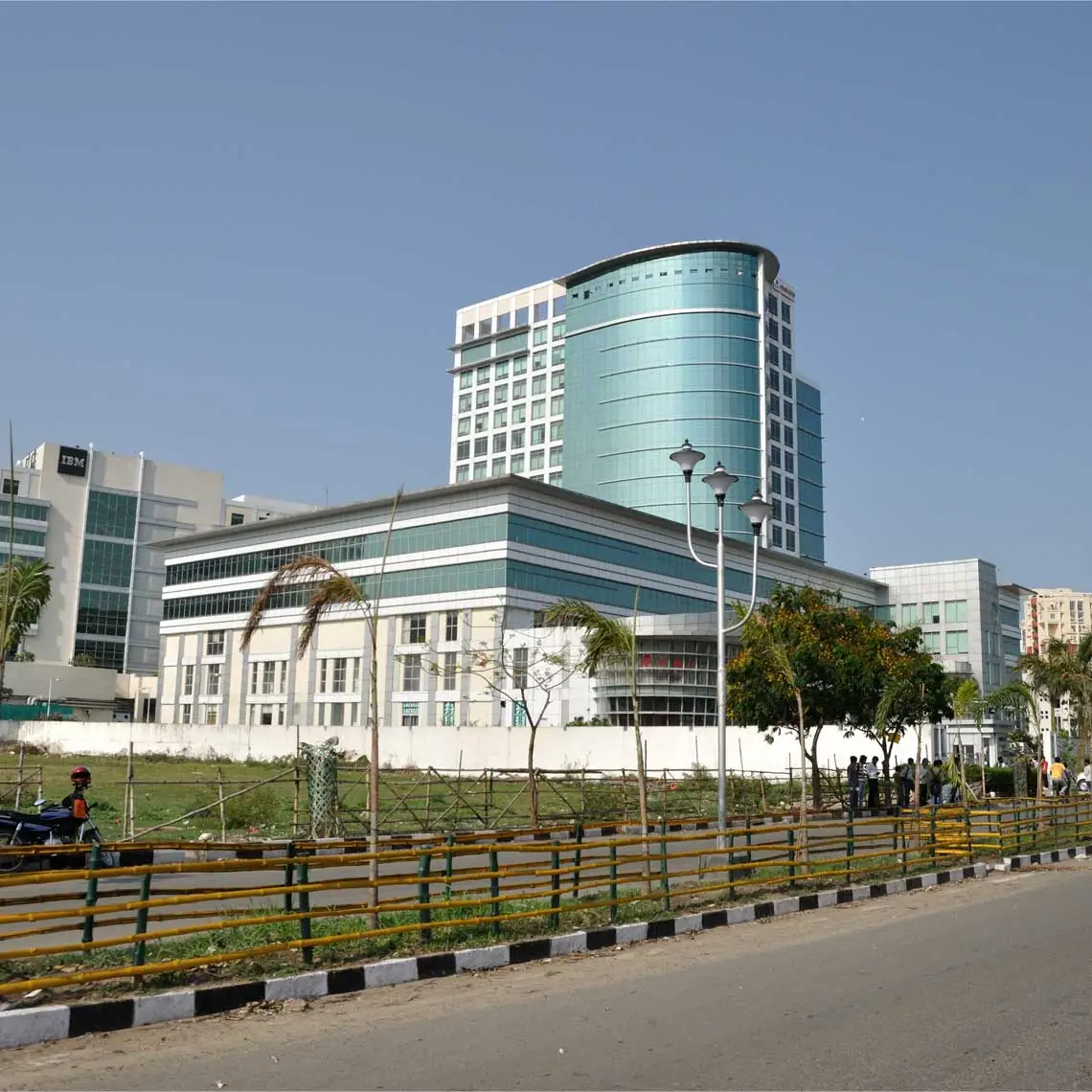 vill near dlf newtown